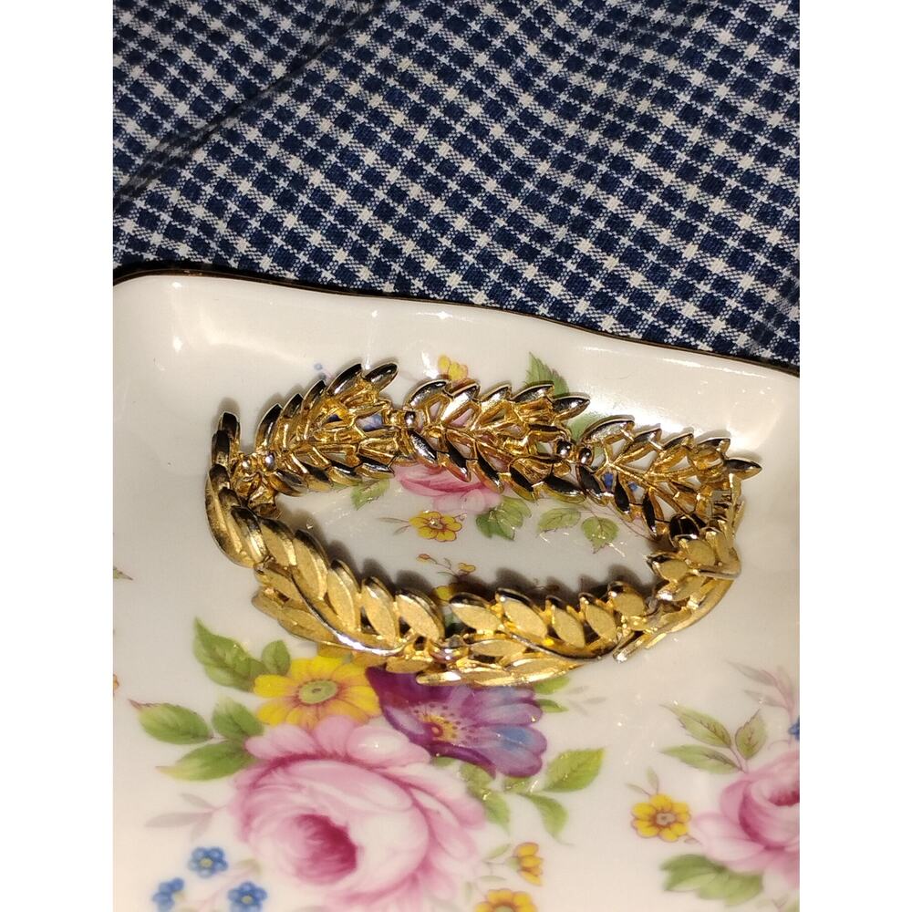 Vintage Crown Trifari Gold-Tone Leaf Link Bracelet